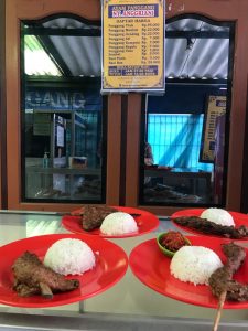 anggar makan di ayam panggang ny anggraeni