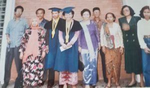 mbak kemi ikut wisuda nks